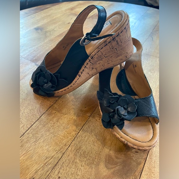 Brand New Boc Black Flowered wedges - Picture 3 of 4